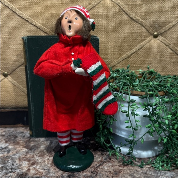 Byer Christmas Caroler Figurine